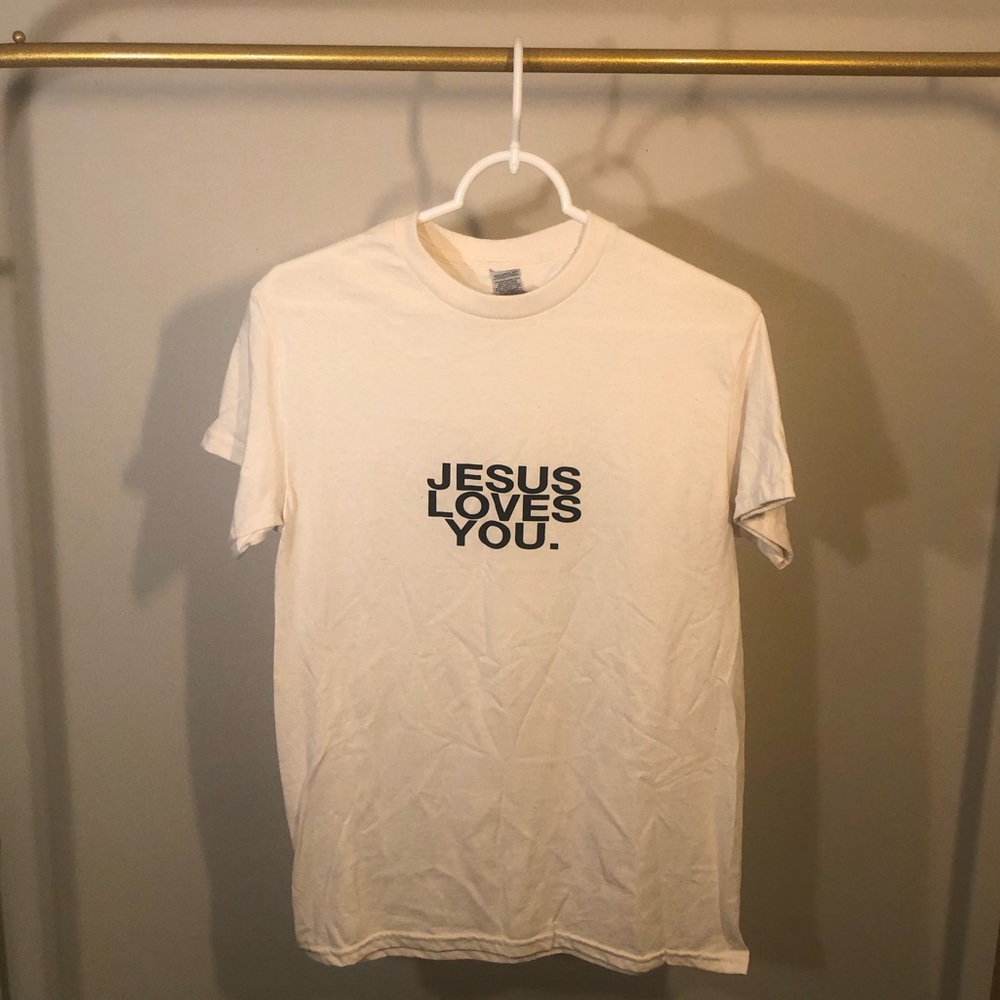 Cream Jesus loves you small t-shirt